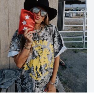 MOMMDAY American Mother T-shirt on Grey camo size S/M